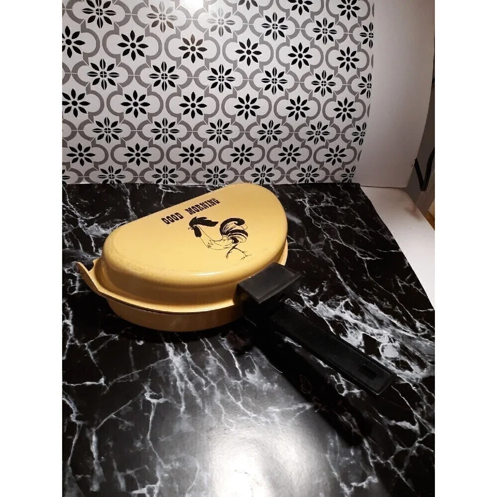 Vintage 1970s yellow rooster omelet pan farmhouse shabby chic mcm